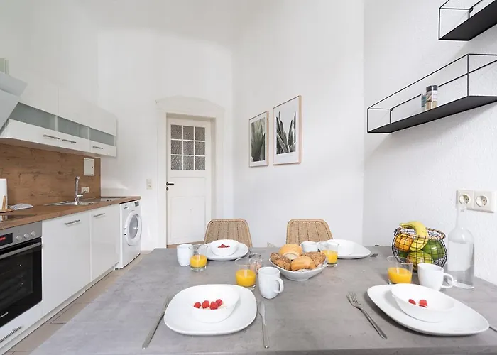 Schloss - An Der Uni - Klinik Apartment *